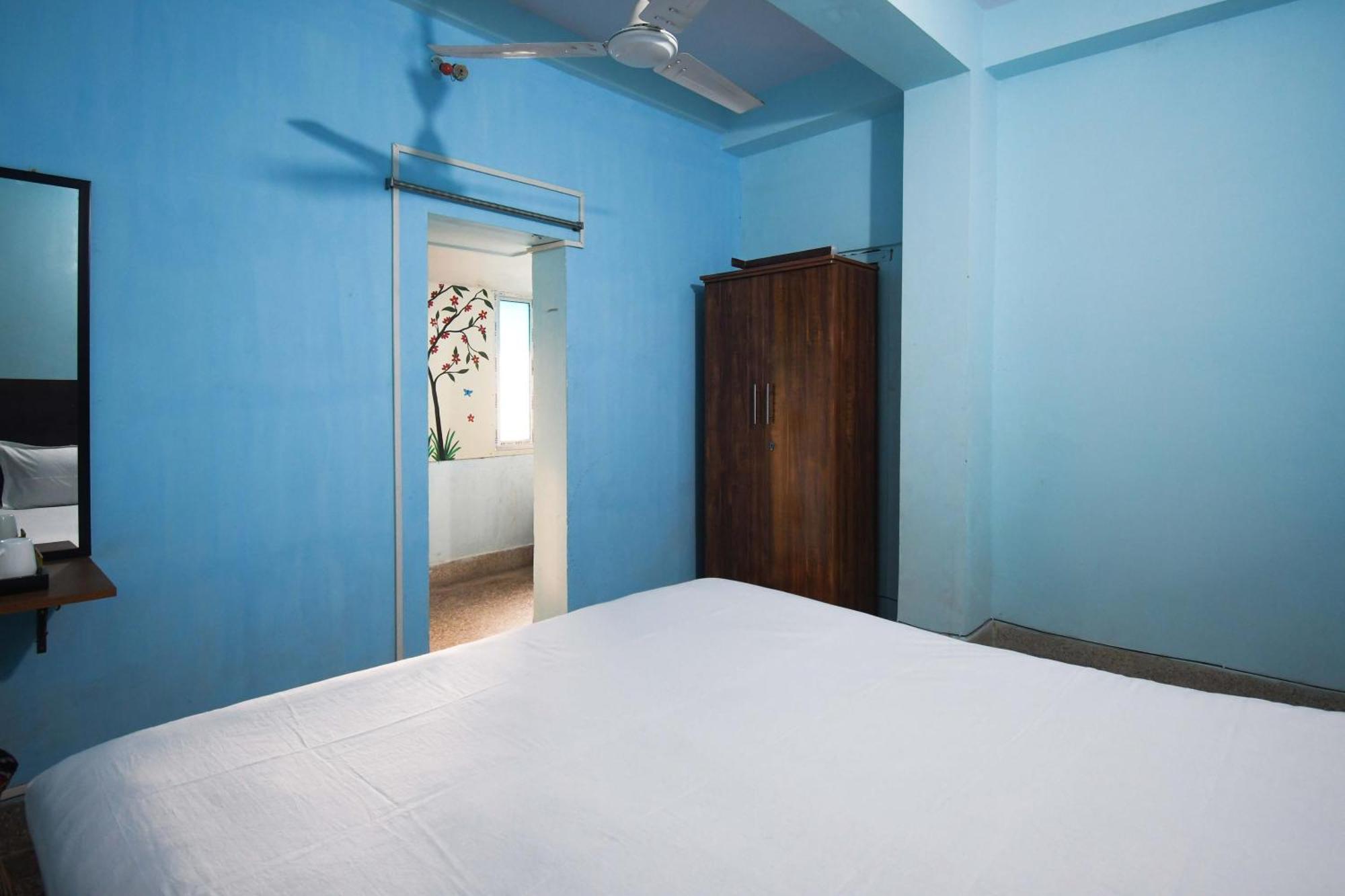 Hotel O Blue Cherry Guest House Kolkata Bagian luar foto