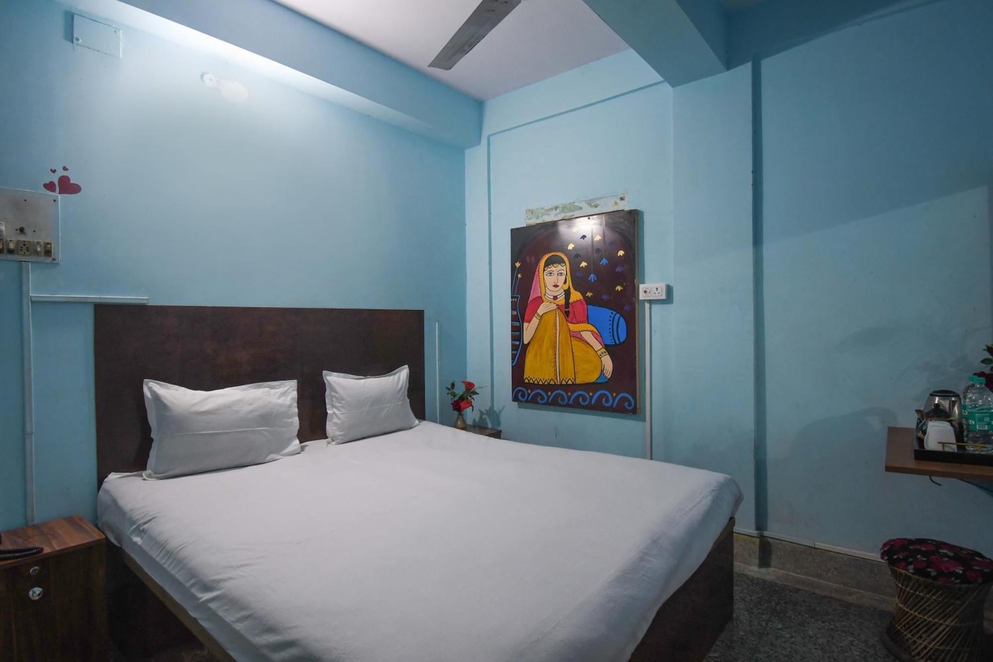 Hotel O Blue Cherry Guest House Kolkata Bagian luar foto
