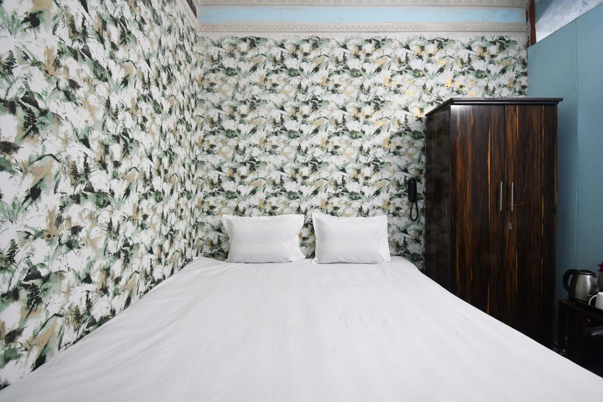 Hotel O Blue Cherry Guest House Kolkata Bagian luar foto