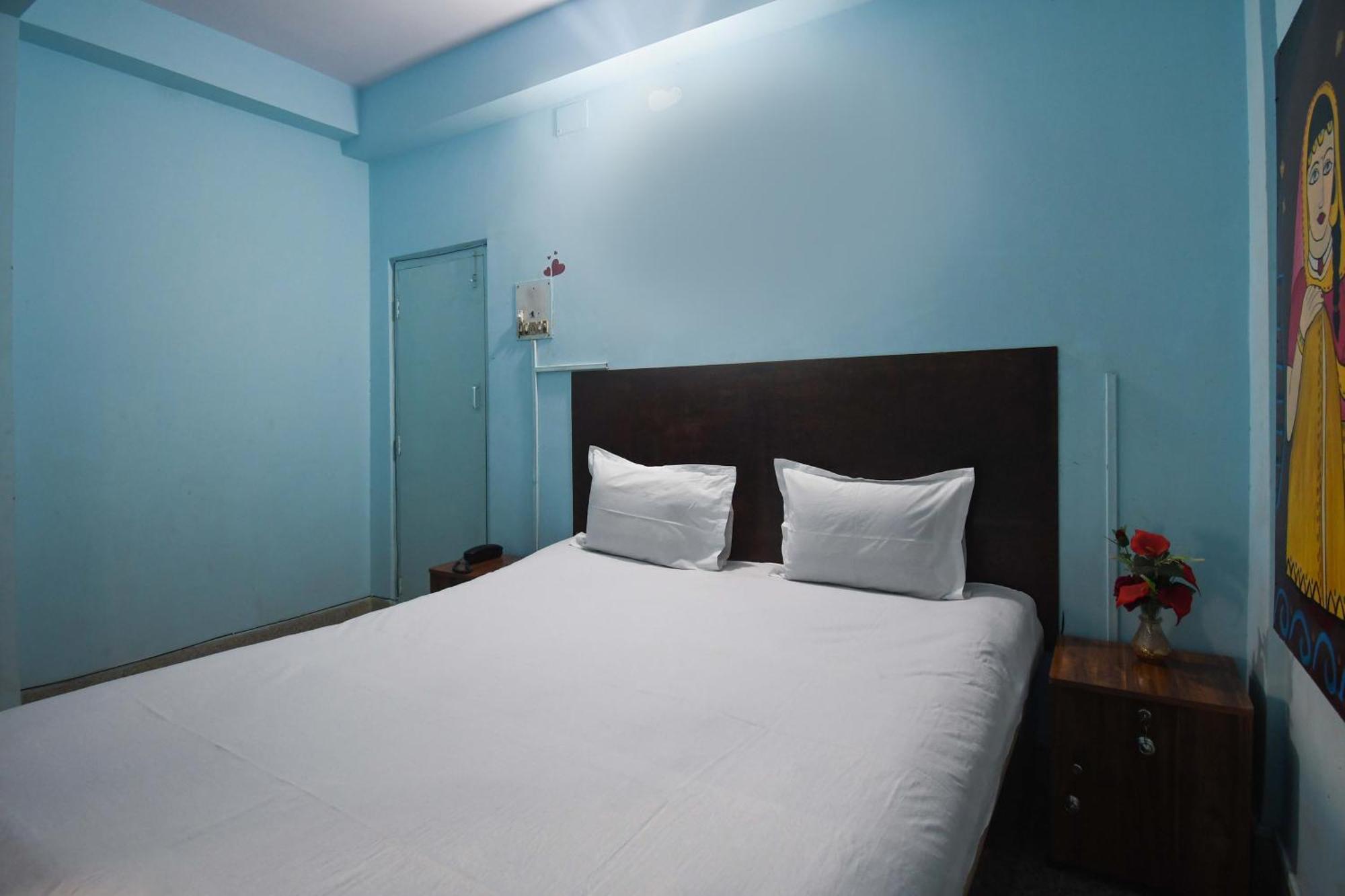 Hotel O Blue Cherry Guest House Kolkata Bagian luar foto