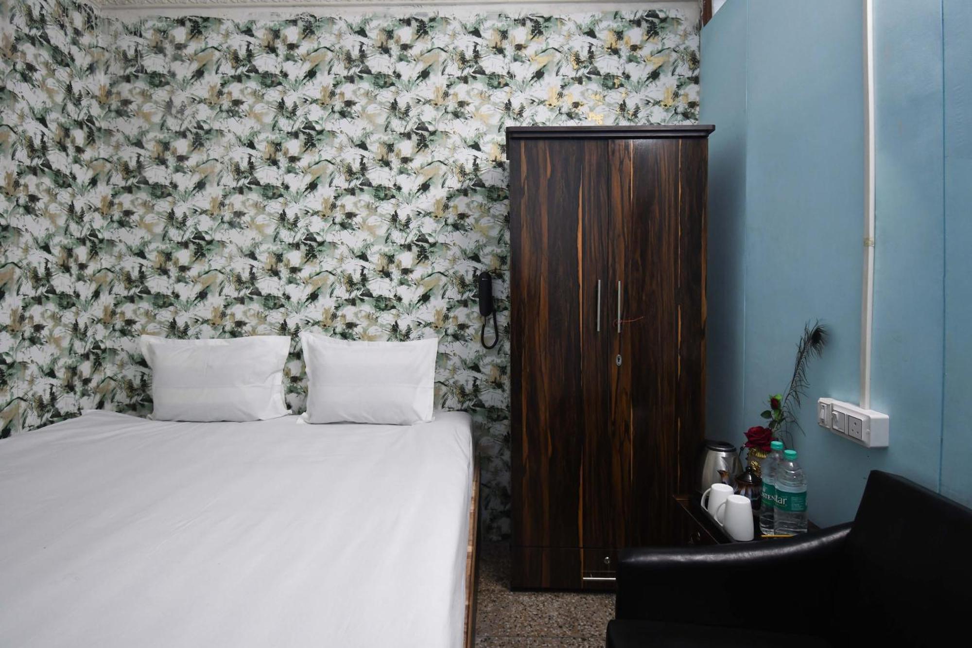 Hotel O Blue Cherry Guest House Kolkata Bagian luar foto